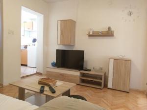 PAKOŠTANE, SPACIOUS AP 6+2