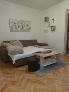 PAKOŠTANE, SPACIOUS AP 6+2