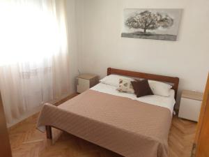 PAKOŠTANE, SPACIOUS AP 6+2 