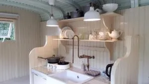 Pipowagen Overnachting Het Houten Huis - Zaltbommel