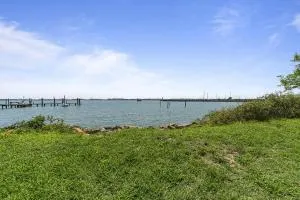 Charming Waterfront Cabin Cabin - Ocean View