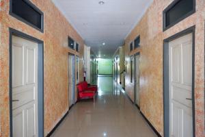 RedDoorz near GOR Wisanggeni