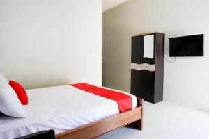 RedDoorz near Mutiara SIS Al Jufrie Airport Palu