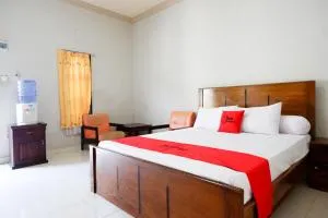 RedDoorz near Mutiara SIS Al Jufrie Airport Palu - Palu
