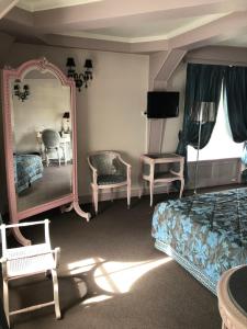 Hotels LE CABOUILLET : photos des chambres