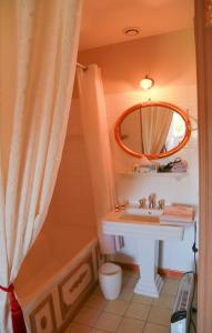 B&B / Chambres d'hotes Chateau De La Frogerie : Chambre Double avec Salle de Bains Privative