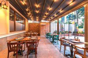 Obelisk Hotel & Suites