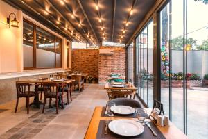 Obelisk Hotel & Suites