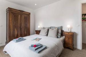 Appartements Gite - LA CLOCHETTE du Chateau de Carney : photos des chambres