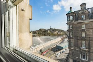 20 North Bridge, Edinburgh, EH1 1TR, Scotland.