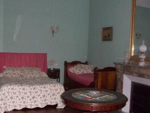 B&B / Chambres d'hotes Le Domaine Du Chapitre : Chambre Familiale Esclamonde