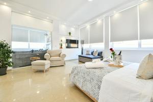AEOLIS SUITES