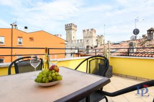 DesenzanoLoft Official Partner MARRIOTT Homes & Villas -Penthouse Never say Never Sirmione Castle View