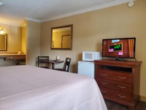 Colonial House Motel