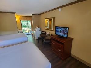 Colonial House Motel