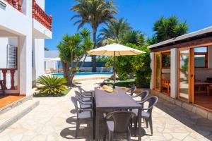 Villa in Playa D´en Bossa sleeps 9