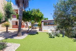 Villa in Playa D´en Bossa sleeps 9