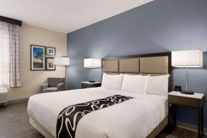 King Room - Mobility Access/Non-Smoking room in La Quinta Inn & Suites by Wyndham San Bernardino