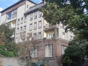 2 Bedroom Apartment near Heroes Square