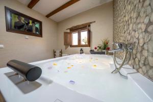 Cottage with Hydromassage (4 Adults) room in Reul Alto Cortijos Rurales