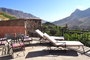 Three-Bedroom Apartment room in Finca Tomás y Puri