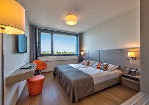 Classic Double or Twin Room room in Lake Geneva Hotel 3* Superior