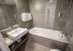 Superior Double or Twin Room room in Lake Geneva Hotel 3* Superior