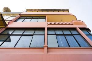 RedDoorz near Seasons City Mall