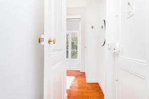 Central Apartment with Great Views and Aircon