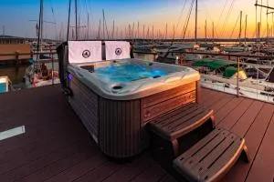 Floating Holiday Home - Punat