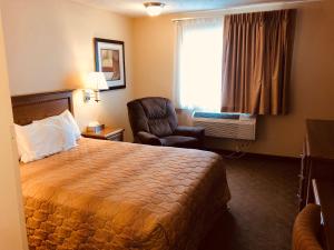 Queen Room - Disability Access room in Shenandoah Inn & Suites