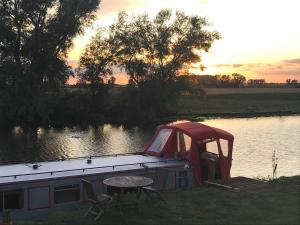 Hotel Beautiful Modernised Narrow Boat, on the Cam Ely Velká Británie