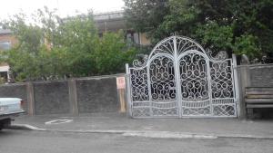 Lux-2-or-1- persons Irodion Evdoshvili Street #15 - 3hvězdičkové hotely ve městě Kutaisi