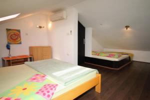 Apartments by the sea Krk - 5400