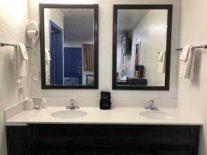 Budget Inn & Suites