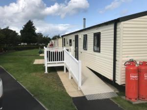 3 bedroom deluxe caravan