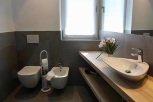 Deluxe Two-Bedroom Apartment