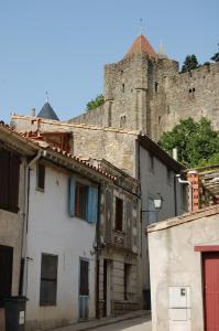 Maisons de vacances Maison des Remparts nichee sous la Cite : photos des chambres