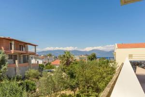 An Edens Garden Near The Sea - Pansion Youli