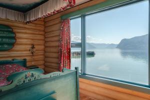 Double Room with Sea View room in Leikanger Fjordhotel