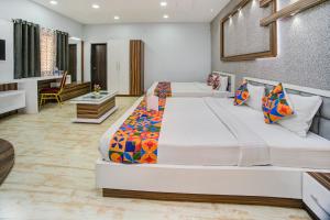 FabHotel Bee Town