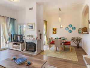 Holiday Home Roberts by Interhome