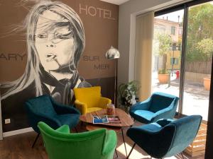 Hotels Holidays & Work HOTEL : photos des chambres