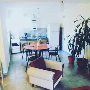 DUPLEX - COCHERA CUBIERTA