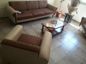 DUPLEX - COCHERA CUBIERTA