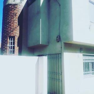 DUPLEX - COCHERA CUBIERTA