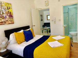 3 Bedrooms, 3 Baths, Spacious Lounge, Full Kitchen, Garden, Ground Floor, Free Parking