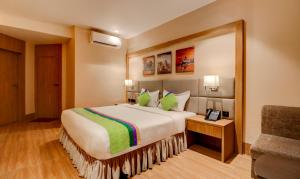 Treebo Radhe Palace, Lake Town