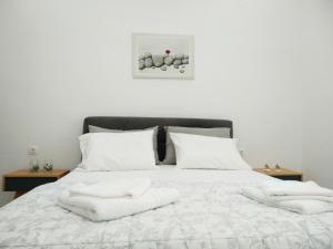 Pomegranate apartment