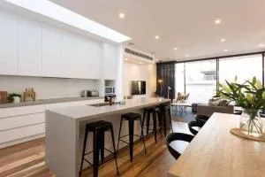 Lola Three Levels of Style with Rooftop Terrace - Melbourne